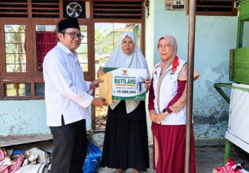 Bukan Sekedar Kunjungan Biasa, Anggota DPRD Pemalang dr Irma Suryani Bantu Warga Yang Atap Rumahnya Ambruk 