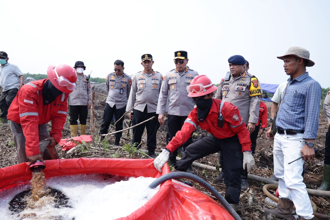 Kapolda Sumsel Tinjau Langsung Penanganan Karhutla di OKI, Pastikan Upaya Pemadaman Berjalan Optimal 6 IMG 20261021 WA0472