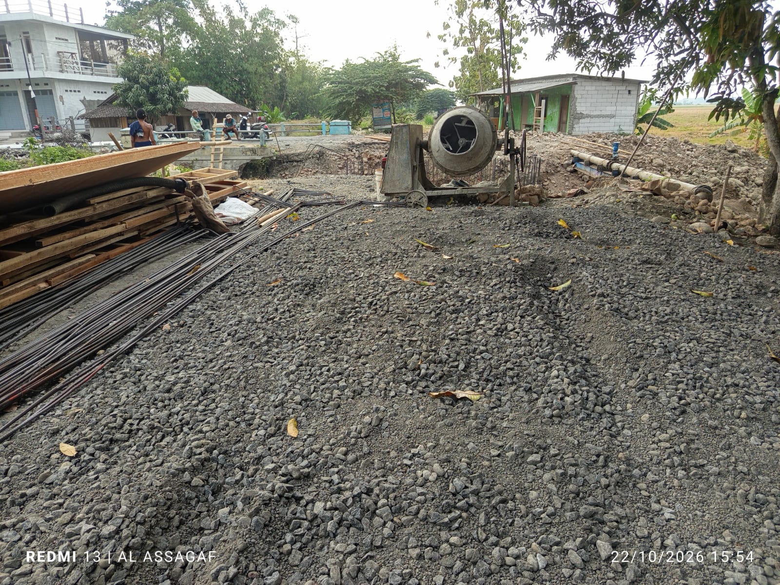 Minim Pengawasan, Pekerja Proyek Rp4,5 Miliar Dinas PUPR Pemalang Dibiarkan Tanpa APD 6 IMG 20261022 WA0094