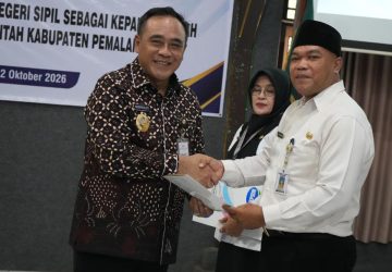 Upaya Peningkatan Mutu Pendidikan Atau Balas Budi? Plt Bupati Pemalang Serahkan Ratusan SK Kepada Kepala Sekolah Baru