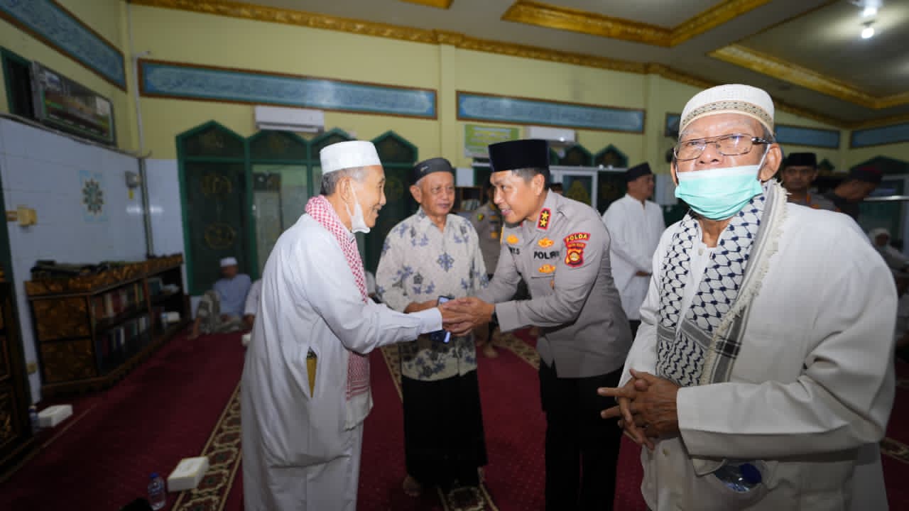 Serap Aspirasi dan Ajak Masyarakat Jaga Kamtibmas, Kapolda Sumsel Gelar Safari Subuh 6 IMG 20261024 WA0042