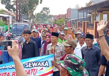 Suasana Damai Iringi Langkah Risyanto, Warga Sewaka Kompak Harapkan Pemimpin yang Amanah dan Pro-Rakyat 7 Suasana Damai Iringi Langkah Risyanto, Warga Sewaka Kompak Harapkan Pemimpin yang Amanah dan Pro-Rakyat