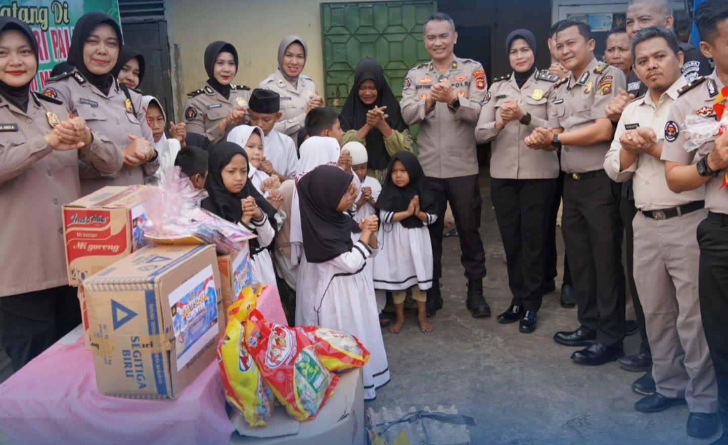 Sambut HUT ke-75 Humas Polri, Bidhumas Polda Sumsel Tebarkan Kepedulian di Panti Asuhan Ratna Sari 6 IMG 20261019 165719