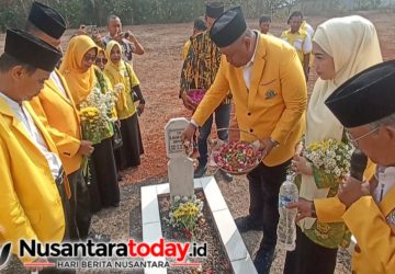 HUT ke-62 Golkar, DPD Lampura Gelar Ziarah dan Tabur Bunga 8 HUT ke-62 Golkar, DPD Lampura Gelar Ziarah dan Tabur Bunga