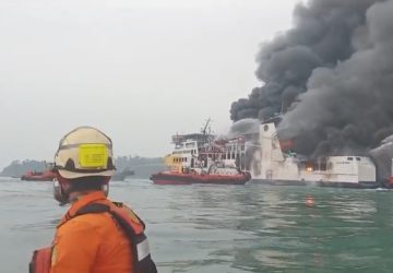 KMP Batumandi Terbakar di Alur Masuk Pelabuhan Merak, Tim SAR Gabungan Diterjunkan