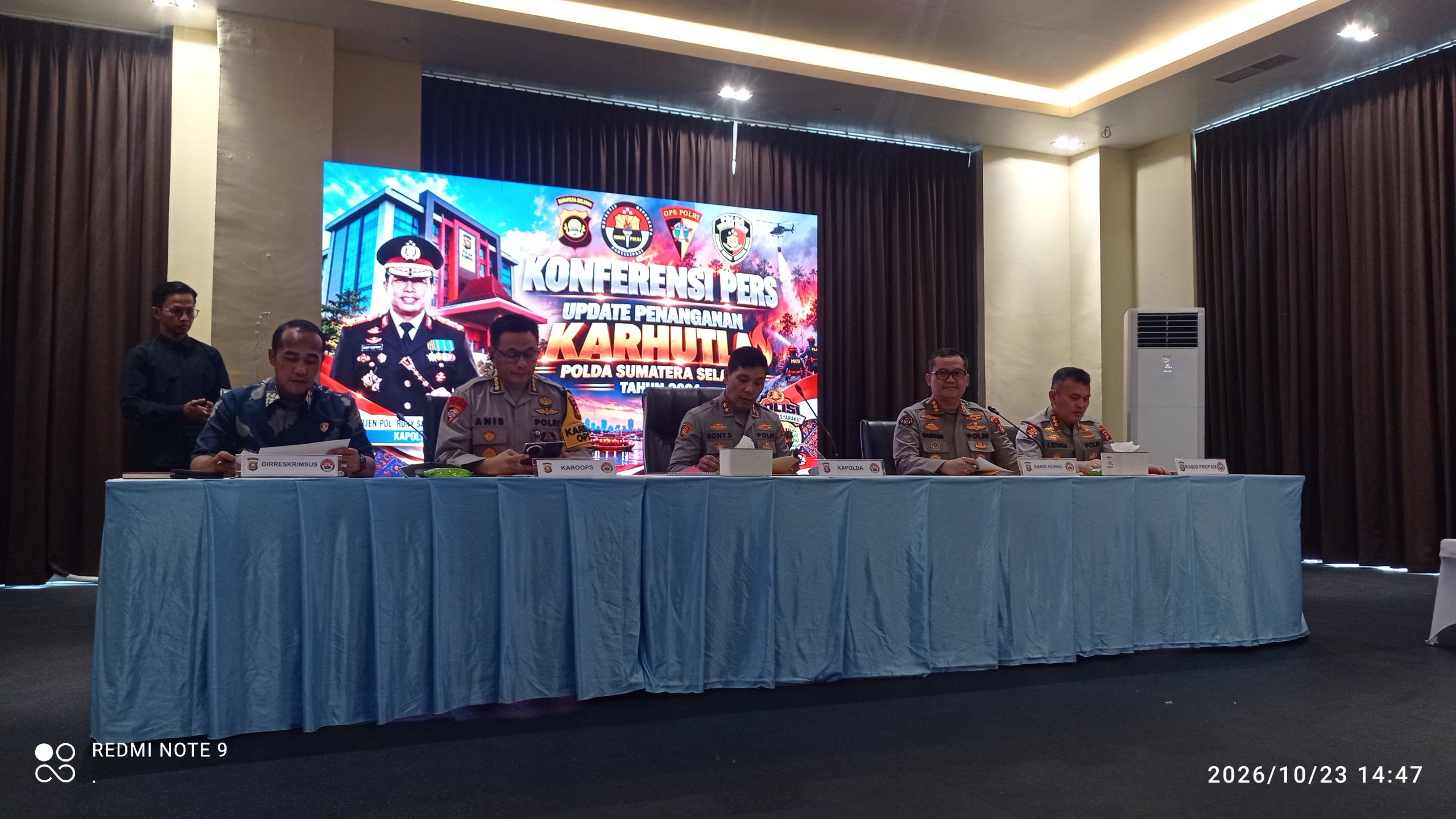 Kapolda Sumsel Pimpin Konferensi Pers Update Penanganan Karhutla Tahun 2026, Ungkap Puluhan Kasus dan Korporasi 6 IMG 20261023 144704 scaled