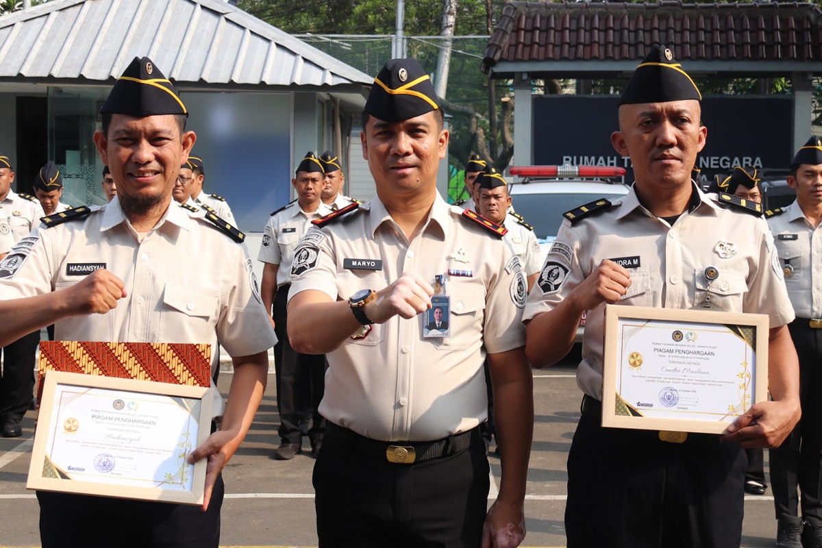 Cegah Barang Terlarang Masuk ke Rutan Kelas 1 Jakpus,Dua Pegawai Diganjar Penghargaan 6