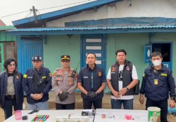 Polsek Seberang Ulu II dan Sat Narkoba Polrestabes Palembang Gerebek Kampung Narkoba, Enam Orang Diamankan 7 Polsek Seberang Ulu II dan Sat Narkoba Polrestabes Palembang Gerebek Kampung Narkoba, Enam Orang Diamankan